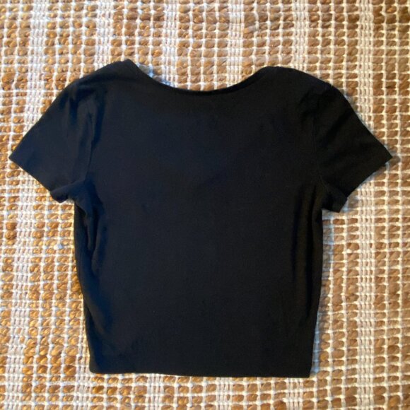 Wild Fable Women’s Short Sleeve V-Neck Cropped T-Shirt – Size Small - Picture 4 of 7